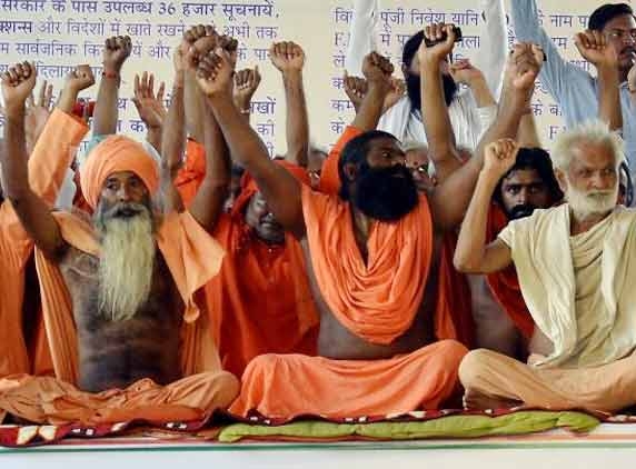 Congress Hatao, Desh Bachao: Ramdev at Ramlila