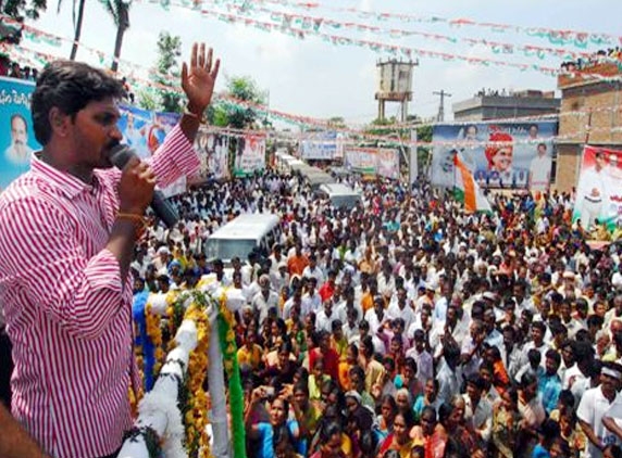 Eggs, stones hurled at Jagan 