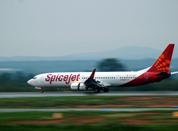 Midair fight; Two Spicejet pilots clashes over landing