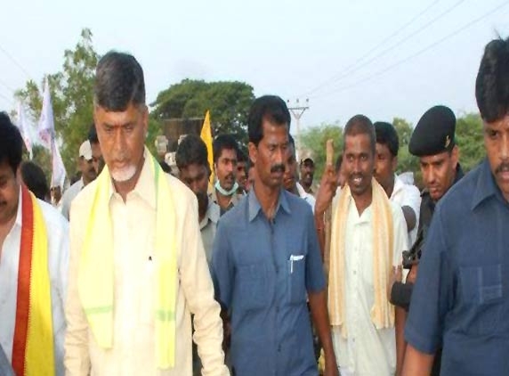 Vastunna Meekosam: 8th day in Warangal