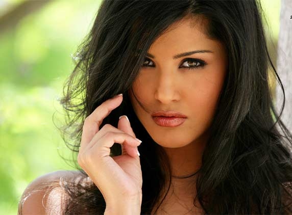 Doors open to watch Sunny Leone on big screen