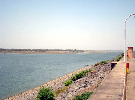 Boat tradegy in Damodar river ended up in finding missing bodies...